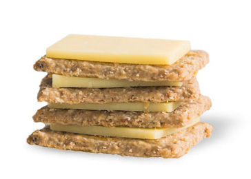 Wholegrain crackers and cheese